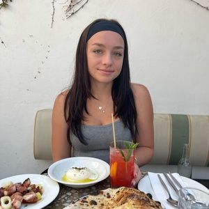 Meet your Posher, Olivia!